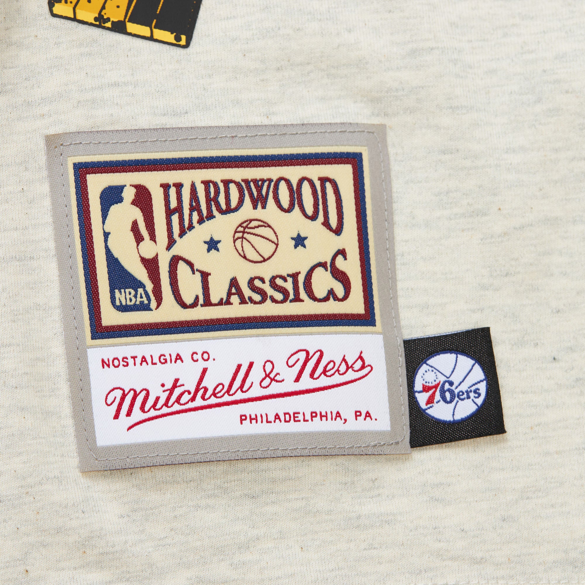 Playera M&N NBA Legacy Defined Ss Tee Hwc 76ers